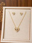 Conjunto Coração Dourado com Zircônias Brilhantes Folheado a Ouro 18K