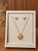 Conjunto Coração Rendado com Brilho Central Folheado a Ouro 18K