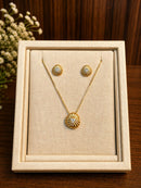 Conjunto Flor Radiante Folheado a Ouro 18K