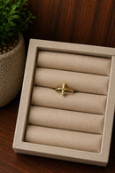 Anel Cruz Dourada Minimalista Folheado a Ouro 18K