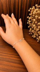 Pulseira Infantil Borboleta com Pérolas Folheado a Prata 925