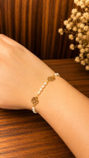 Pulseira Pérolas com Flores Folheada a Ouro 18K